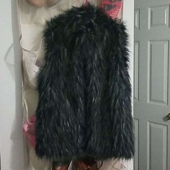 Vest - Picture 1 of 4